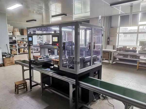 門鎖鎖體自動化生產設備，自動打螺絲、檢測鎖舌、涂油